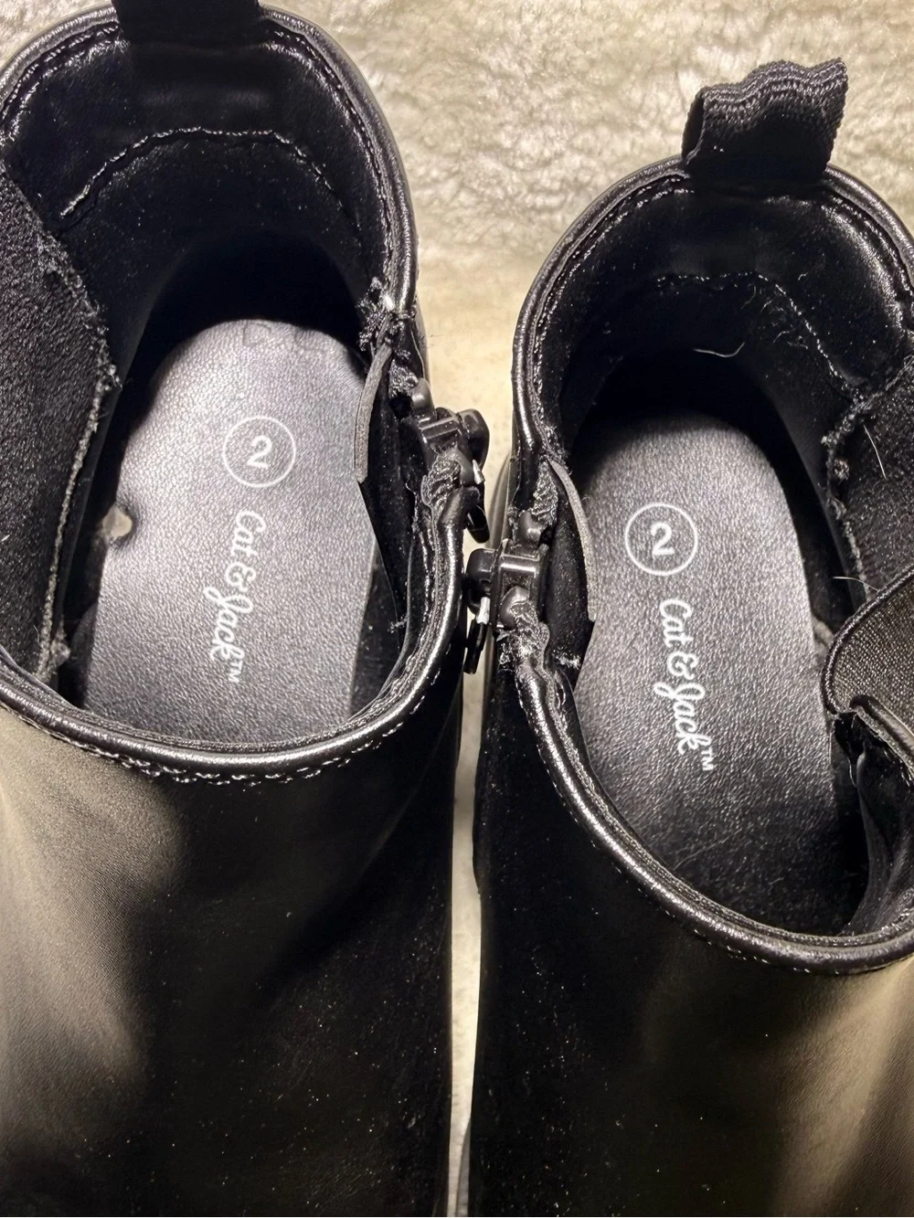 Cat & Jack Kids' Girls Brandy Chelsea Ankle Boots in black size 2